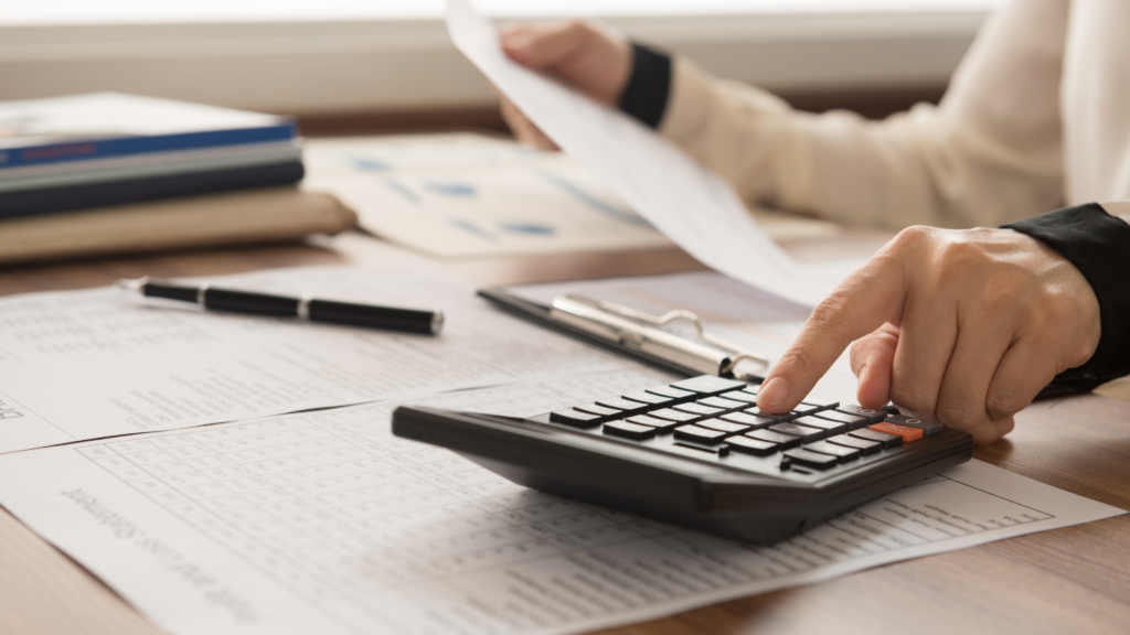 Analyse von Liquidität, Kennzahlen und Unternehmensrisiken durch HUZI-Consulting